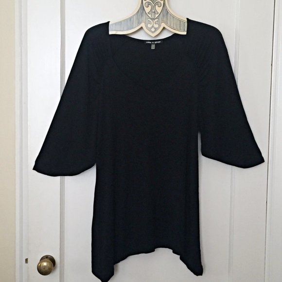 Hi Lo Curved Hem  3/4 sleeves V neck Knit Top  Cable & Gauge worn once - Picture 4 of 6